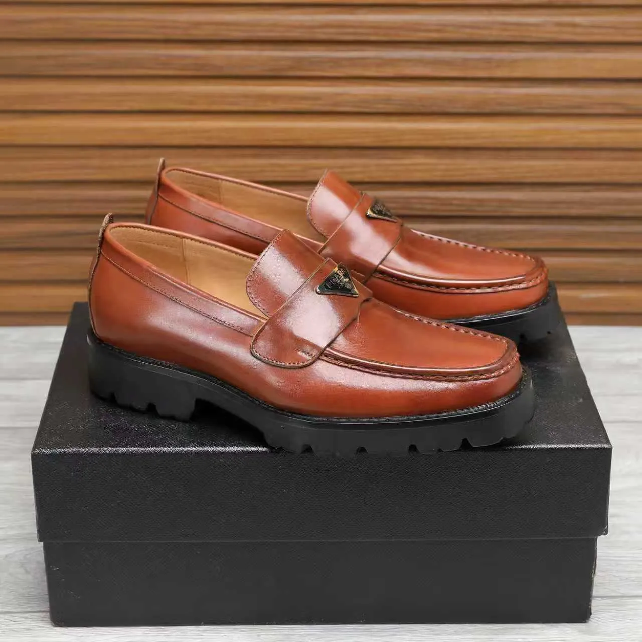 Men's shoes 💰540 💰💰🎩🎩【Prada】Counter 1:1⬆️original reproduction, absolute quality🆗original outsole, high-quality imported rubber, wear-resistant and non-slip, never degummed, upper material: imported first-layer cowhide➕anti-slip foam outsole, official website material, inner material: water-dyed leather lining, 6 colors available! Code number 38-45